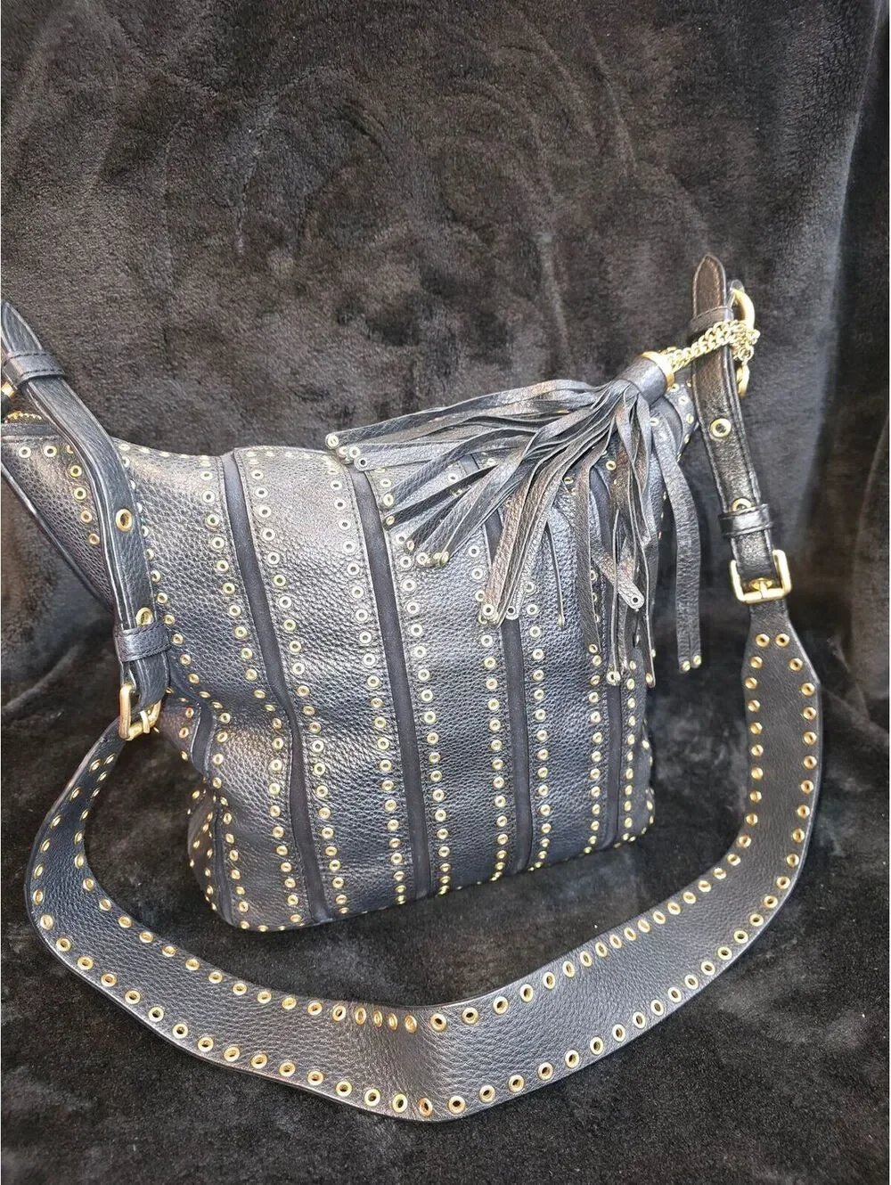 146. Michael Kors Brooklyn Grommet Leather Convertible Hobo Bag / Feed Bag